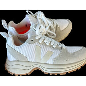 Veja Venturi white tan size 8